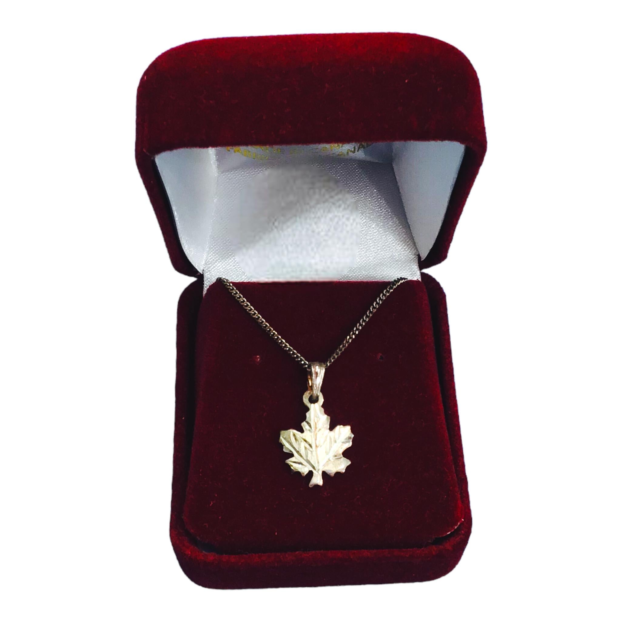 NECKLACE MAPLE LEAF W/ CHAIN MADE IN CANADA SOUVENIR JEWELRY GIFT